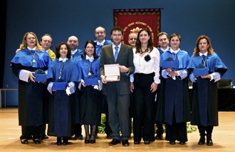 Premio San Alberto Magno 2011 de la Universidad de Alicante por calidad en la enseñanza.