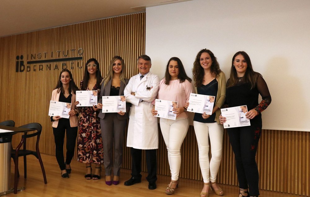 La Fundación Rafael Bernabeu entrega seis becas de 2.500 euros para ayudar a estudiantes brillantes de Medicina, Enfermería y Biotecnología