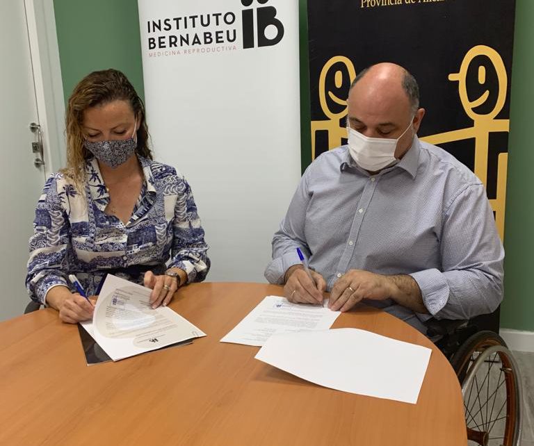 Instituto Bernabeu con su Fundación y COCEMFE firman un convenio de colaboración para facilitar el acceso al diagnóstico temprano y prevención de enfermedades genéticas