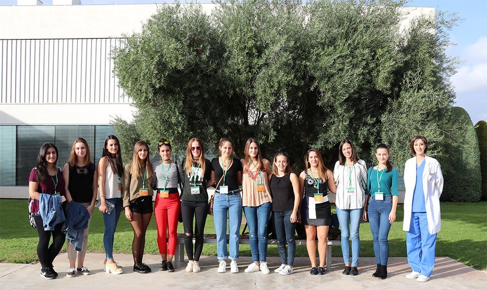 Studenten des Pharmaziekongresses der UMH nehmen an einem Workshop für Embryologie am Instituto Bernabeu in Alicante teil
