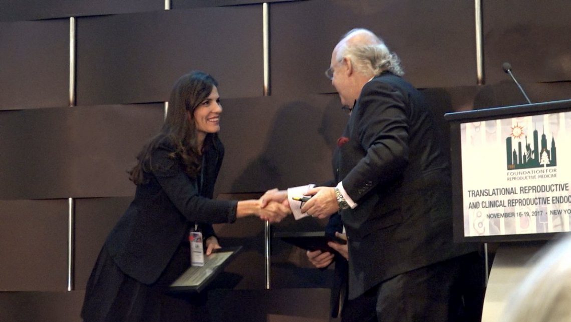 La ginecóloga Andrea Bernabeu recibe en Nueva York el Premio Joven Investigador