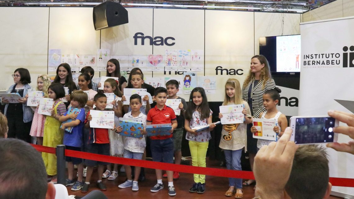 La Fundación Rafael Bernabeu entrega los premios a los 20 niños finalistas del IX Concurso de Dibujo sobre la Maternidad