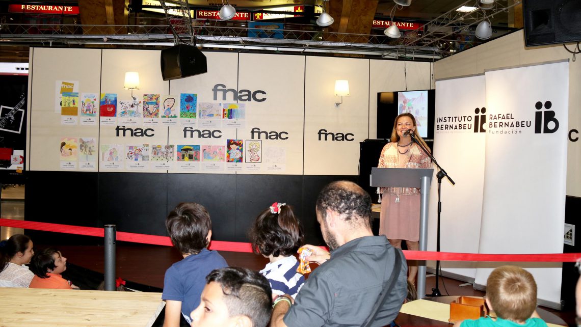 Los niños Rubén Cano y Ester Tomás ganan el concurso de dibujos sobre la maternidad de la Fundación Rafael Bernabeu