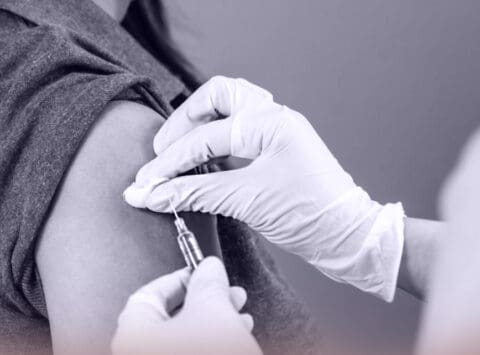Vacunación COVID-19, tratamiento de fertilidad y embarazo