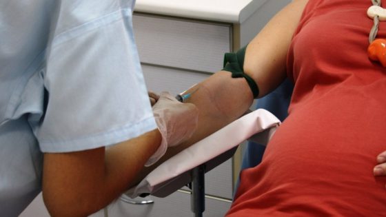 Diferencias entre el cribado bioquímico de primer trimestre de embarazo y el análisis del ADN fetal para descartar alteraciones cromosómicas en el feto