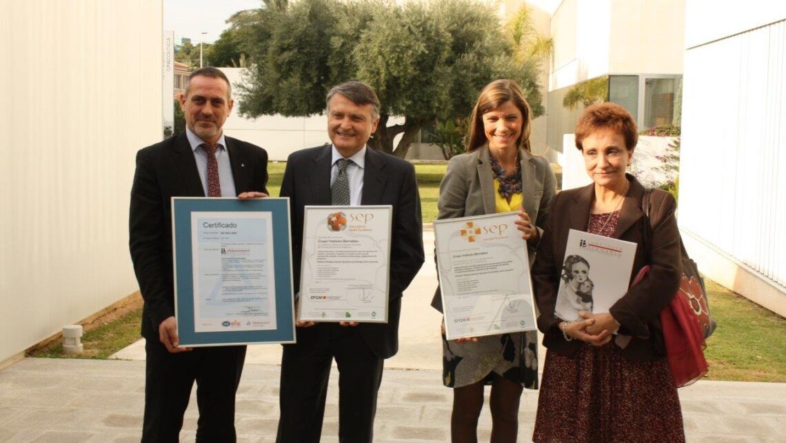 Instituto Bernabeu, primer centro de medicina reproductiva que recibe en Europa los reconocimientos de calidad SEP Internacional y SEPEFQM