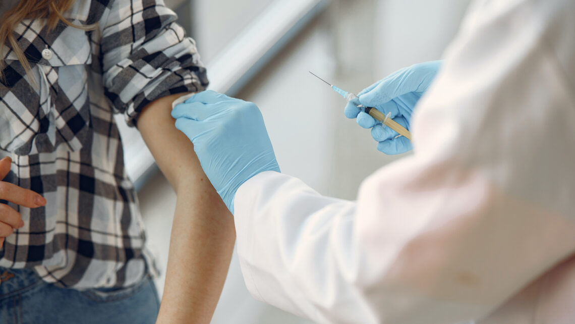 Vacunación COVID-19, tratamiento de fertilidad y embarazo