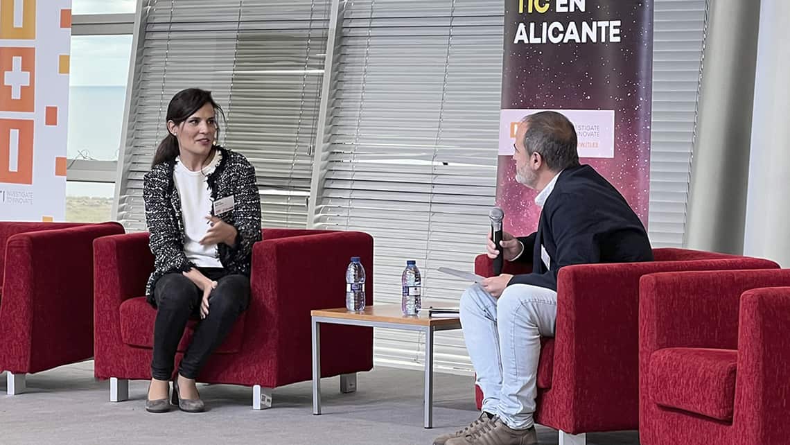 La codirectora médica, Andrea Bernabeu, aborda los proyectos de innovación en Inteligencia Artificial de Instituto Bernabeu en el encuentro Alcsofting-ITI
