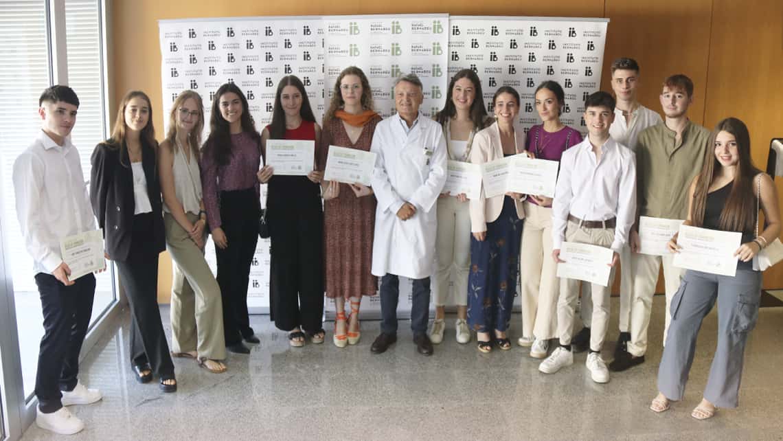 The Rafael Bernabeu Foundation awards 32,500 € in grants to Nursing, Biotechnology, Biology and Medicine students from all over Spain.