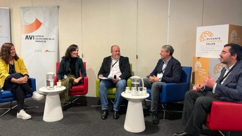 Dr. Andrea Bernabeu nimmt an der „Alicante Conexión Salud“ teil und spricht über die digitale Transformation und Künstliche Intelligenz im Gesundheitsbereich