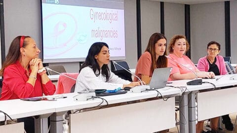Dr María Martínez from Instituto Bernabeu in Elche stresses the importance of prevention at a conference on breast cancer.