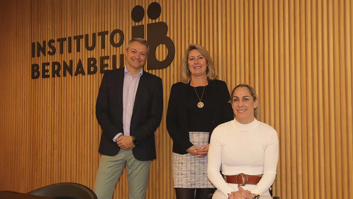 “Andar es solo un verbo”: Instituto Bernabeu acoge una charla de la atleta paralímpica Carmen Giménez en colaboración con la Fundación ADECCO