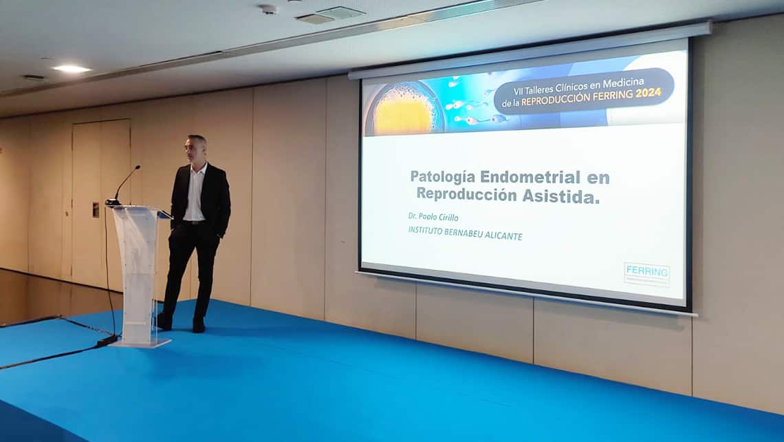 Dr. Paolo Cirillo nimmt bei der 7. Ausgabe der klinischen Workshops für Reproduktionsmedizin von Ferring mit einem Vortrag zu endometrialer Pathologie teil
