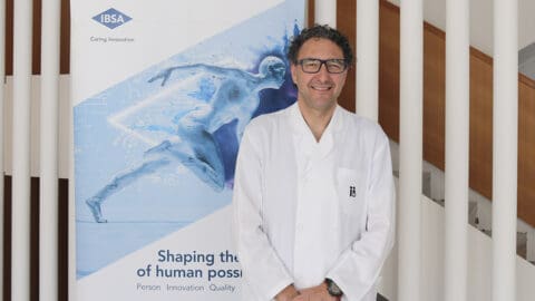 Instituto Bernabeu organiza una jornada práctica con expertos en embriología para que conozcan la nueva placa de selección espermática