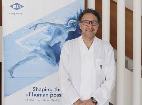 Instituto Bernabeu organiza una jornada práctica con expertos en embriología para que conozcan la nueva placa de selección espermática