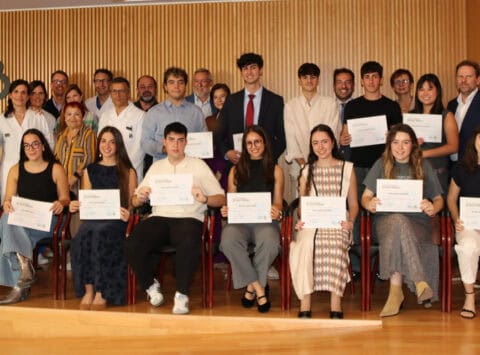 La Fundación Rafael Bernabeu entrega sus becas universitarias a estudiantes sanitarios con dificultades económicas