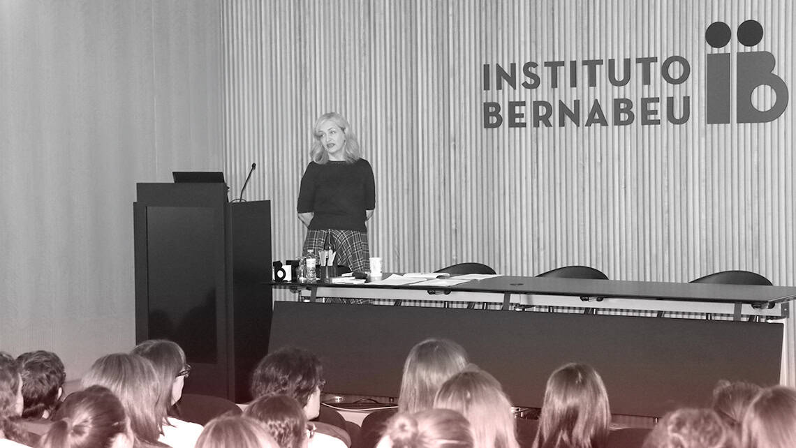 Instituto Bernabeu strengthens its professionals’ training in emotional management and patient care